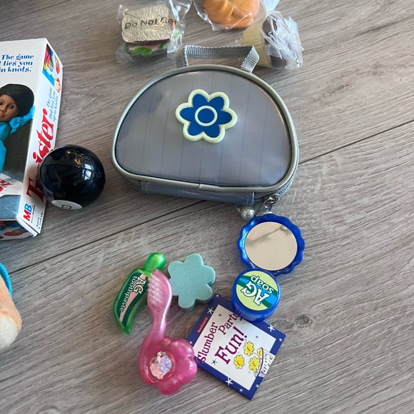 American Girl Doll Slumber Party Set Bag With Items Twister Magic 8 Bear - Picture 3 of 8